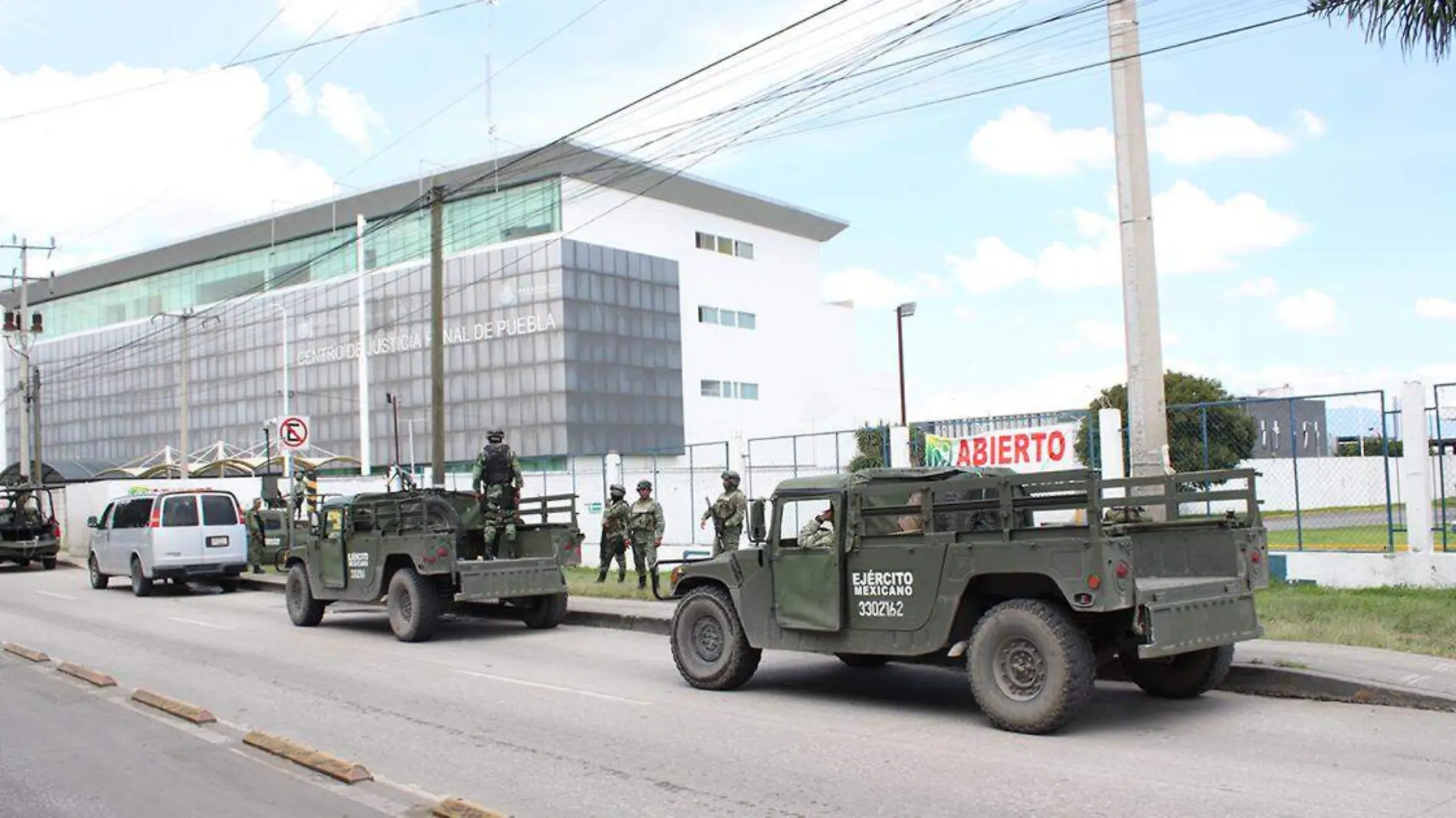 Trabajadores del Centro de Justicia Penal del estado de Puebla, ubicado al sur de la ciudad, fueron evacuados